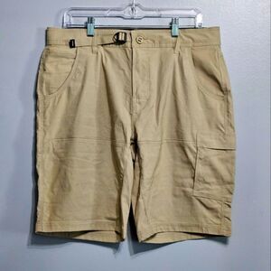 Prana, Mens Cargo Shorts with adjustable Belt. NWT, Size 33 Waist
